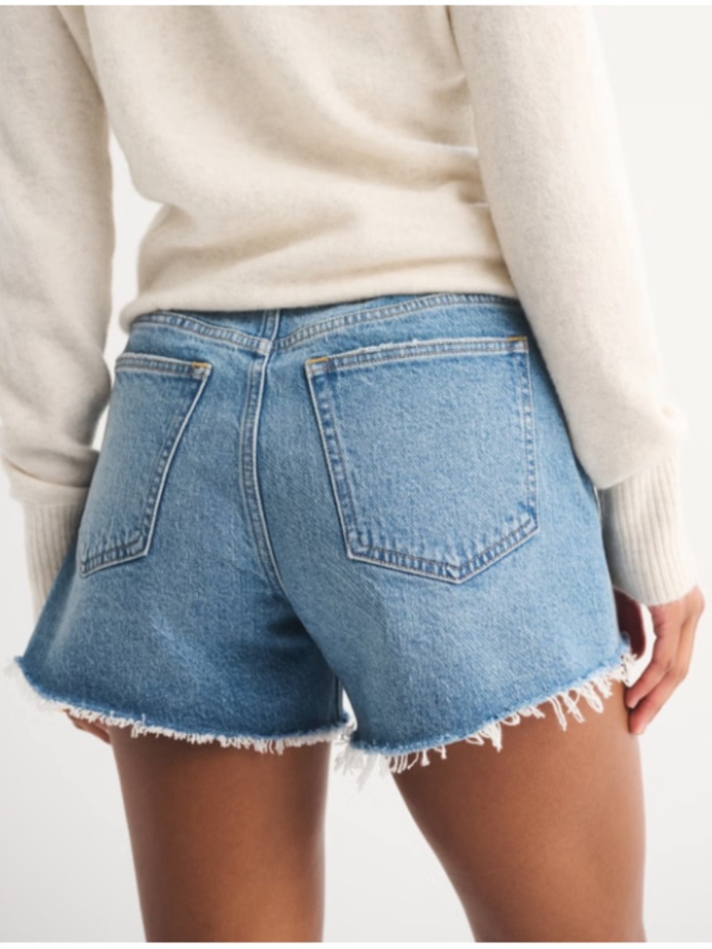 NWT Abercrombie Curve Love Mid Rise A-Line Denim Shorts 28/6 Medium Wash - Picture 2 of 8